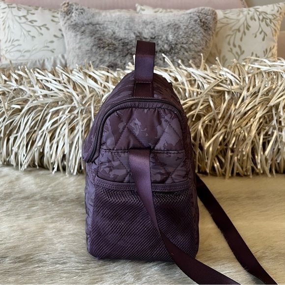 VERA BRADLEY Purple Tonal Chrysanthemum Ultralight Lunch Crossbody Bag Work - Picture 8 of 11